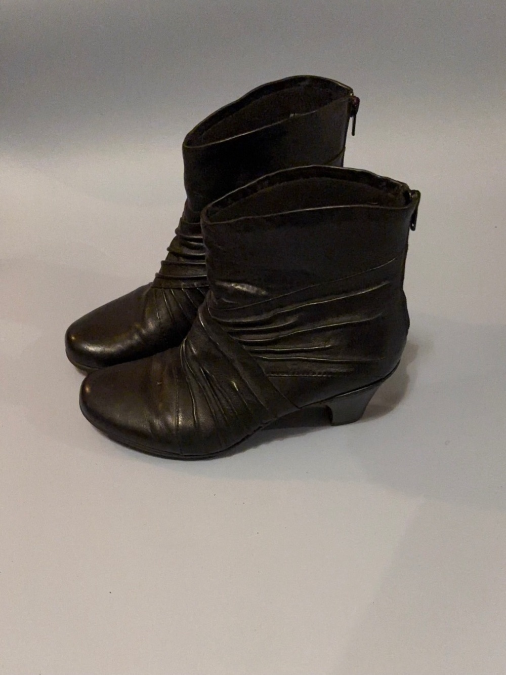 Cobbie Hill Ruched  Black Ankle Boots Back  Zip Sz 8 W